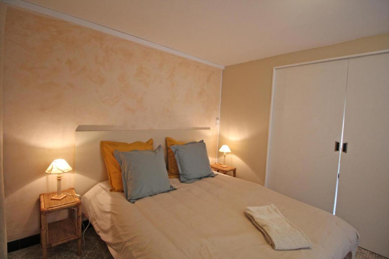 Les Vieux Fourneaux Bed and Breakfast Nantiat Exteriör bild