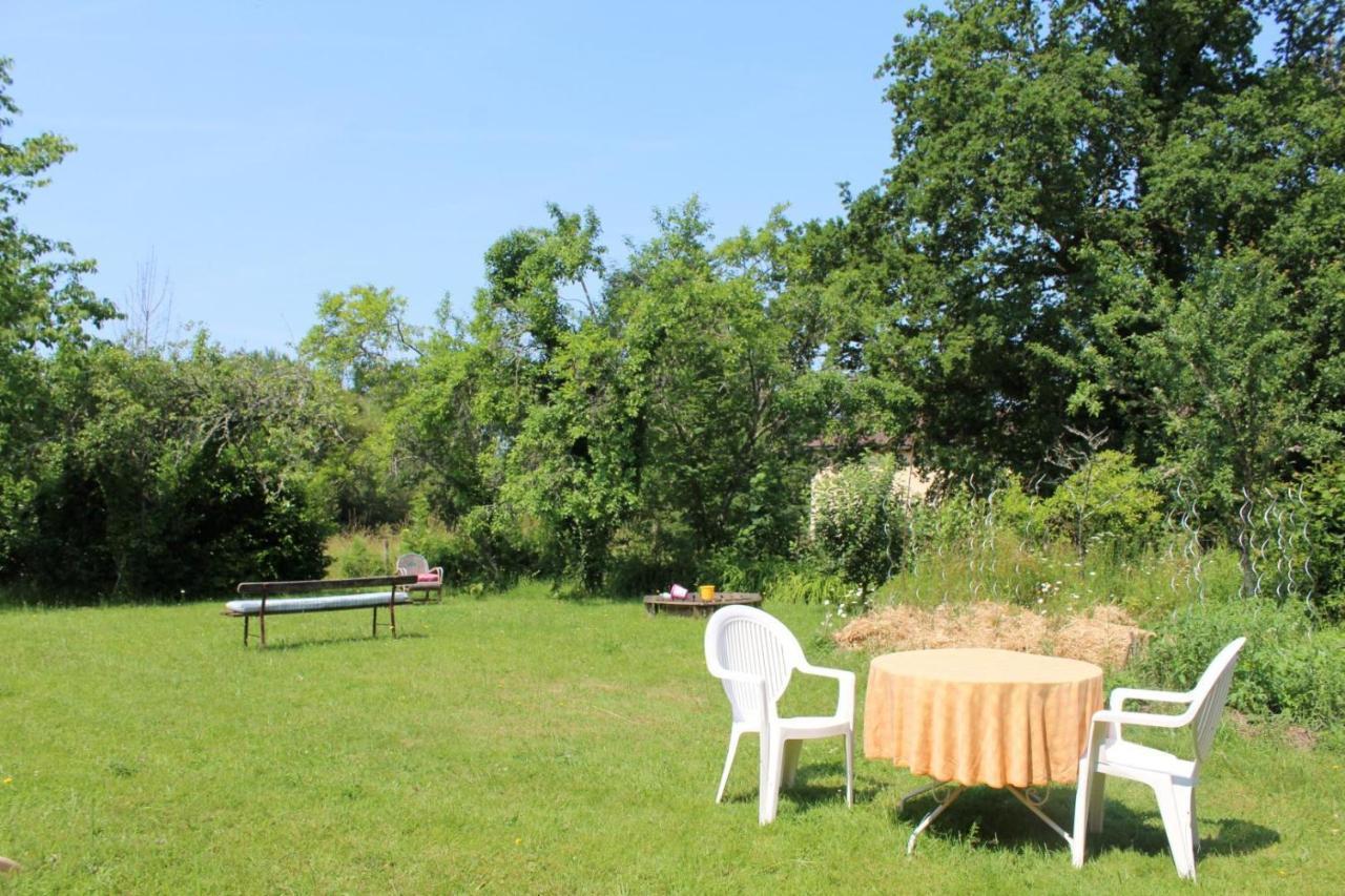 Les Vieux Fourneaux Bed and Breakfast Nantiat Exteriör bild